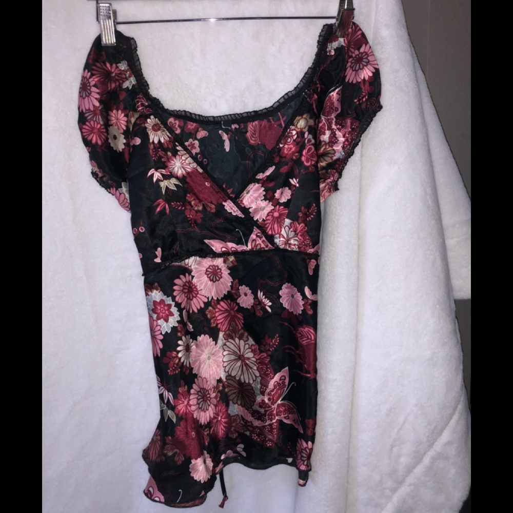 5/25 BLACK & RED FLOWERY BLOUSE